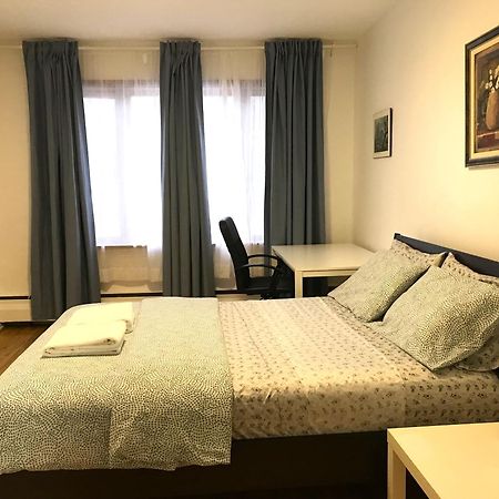 Big Private Room Midmontreal Next To Station Metro - Parking Free 外观 照片