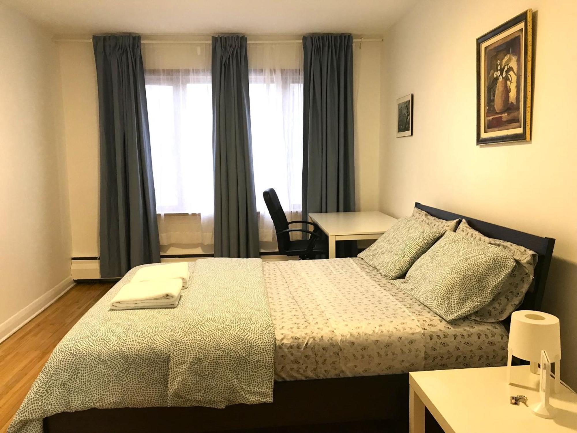 Big Private Room Midmontreal Next To Station Metro - Parking Free 外观 照片