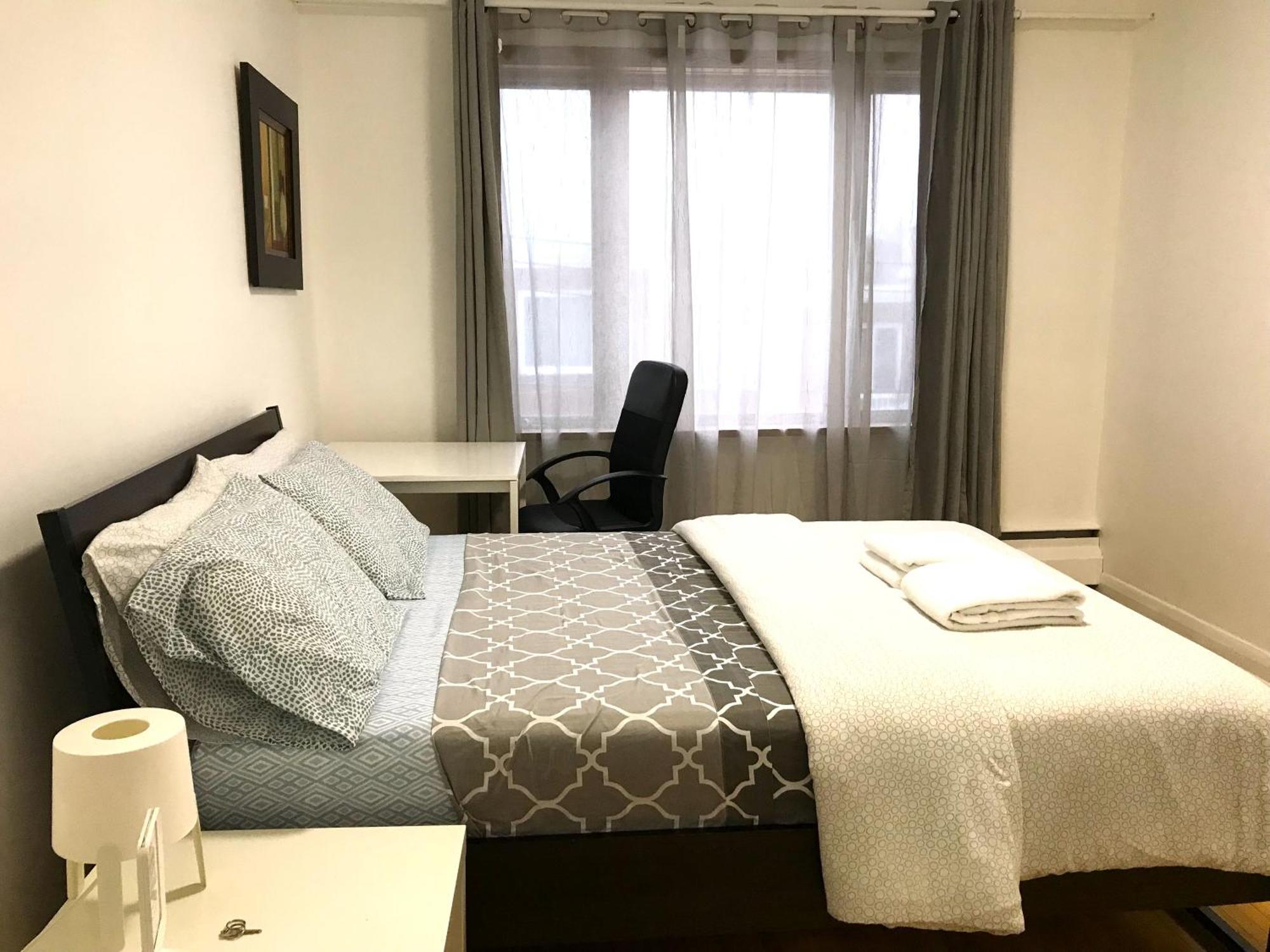 Big Private Room Midmontreal Next To Station Metro - Parking Free 外观 照片