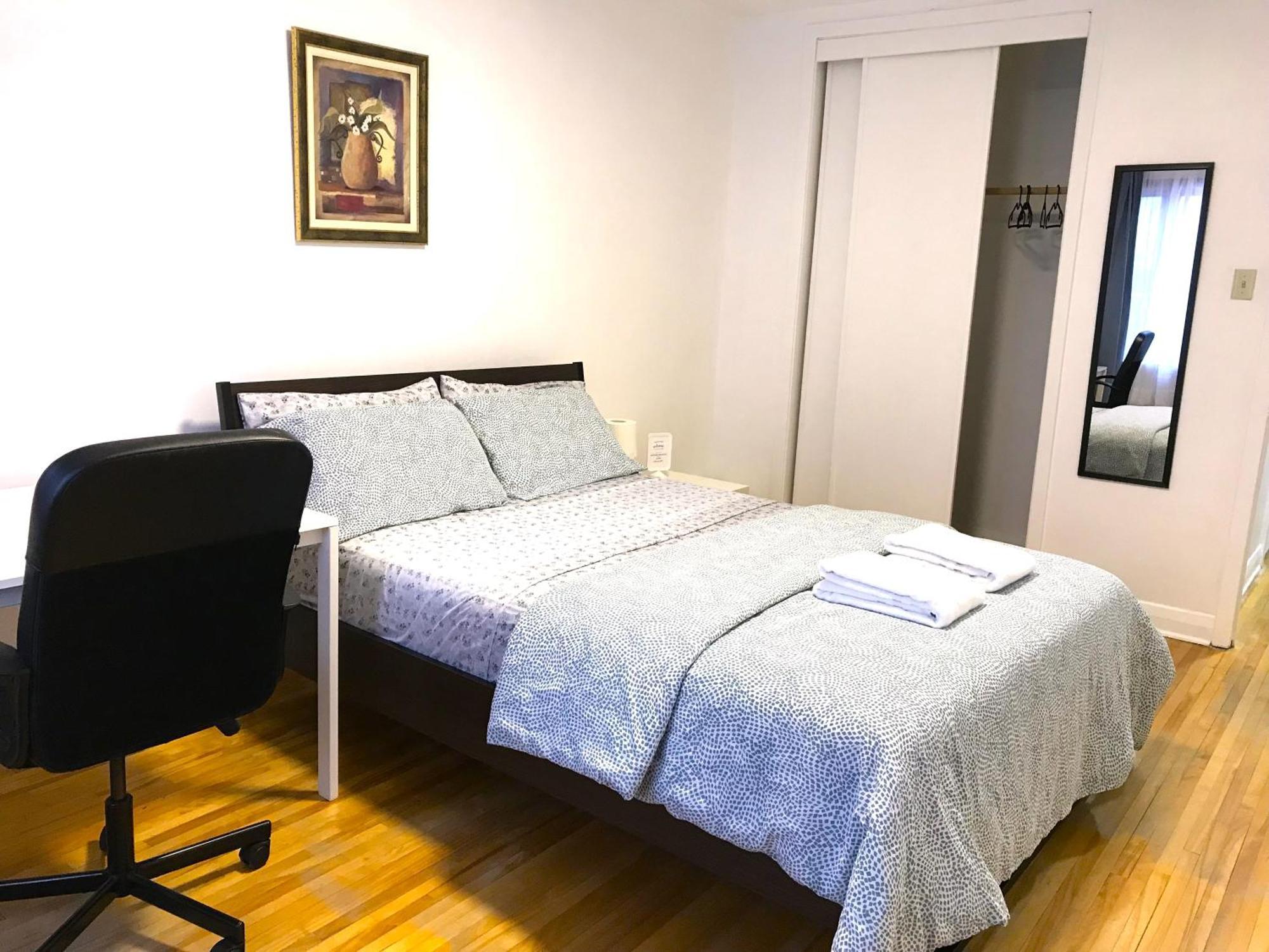 Big Private Room Midmontreal Next To Station Metro - Parking Free 外观 照片